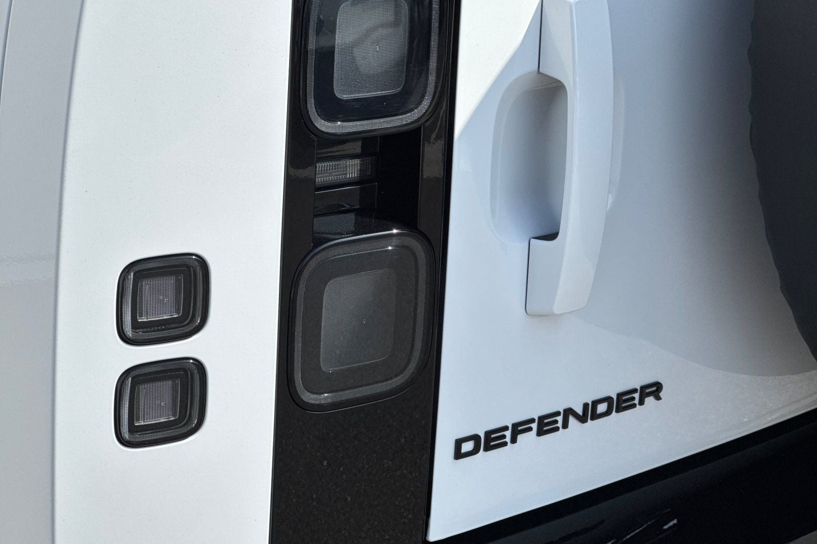 2026 Land Rover Defender 130 X-Dynamic SE