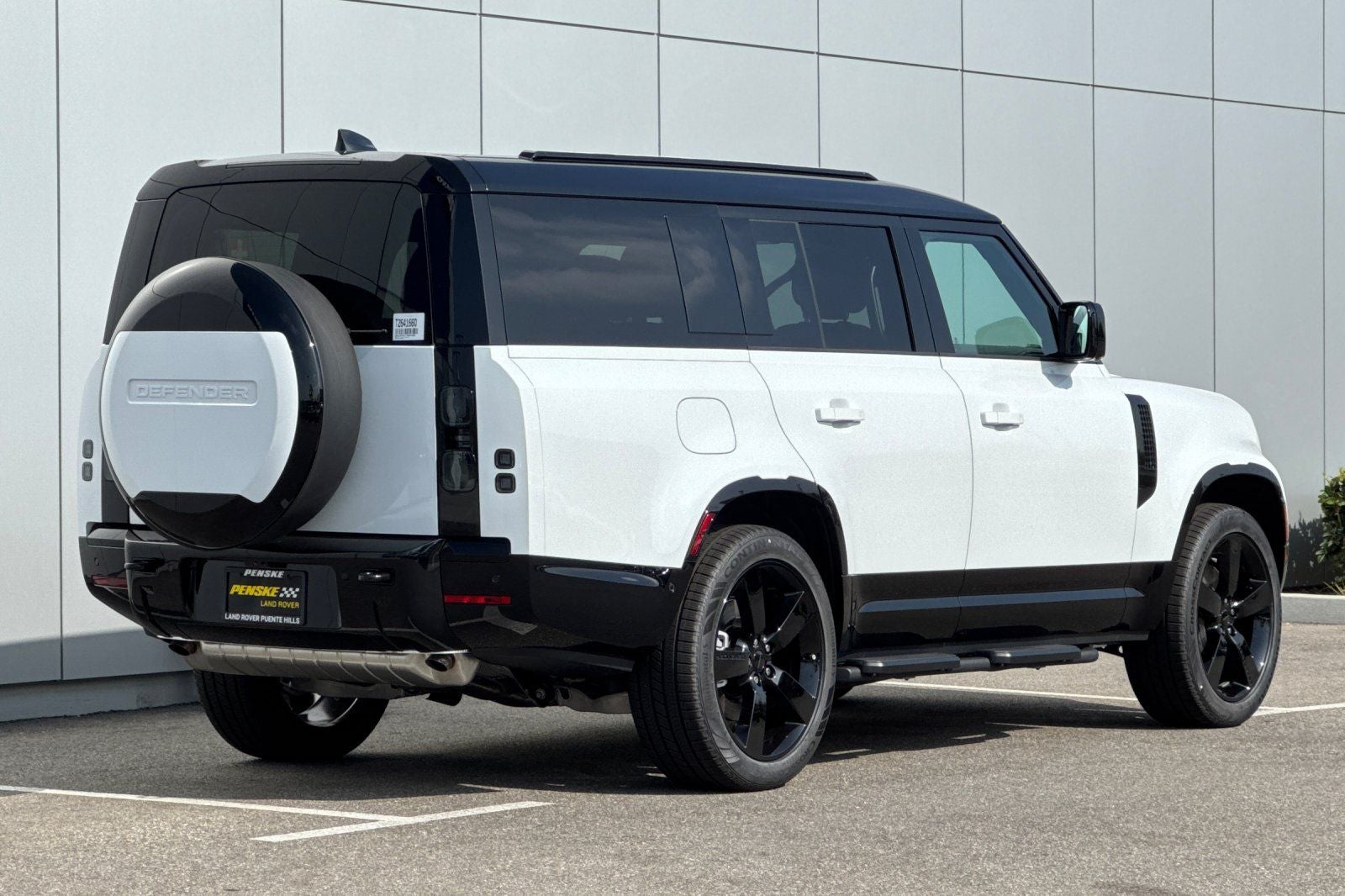 2026 Land Rover Defender 130 X-Dynamic SE