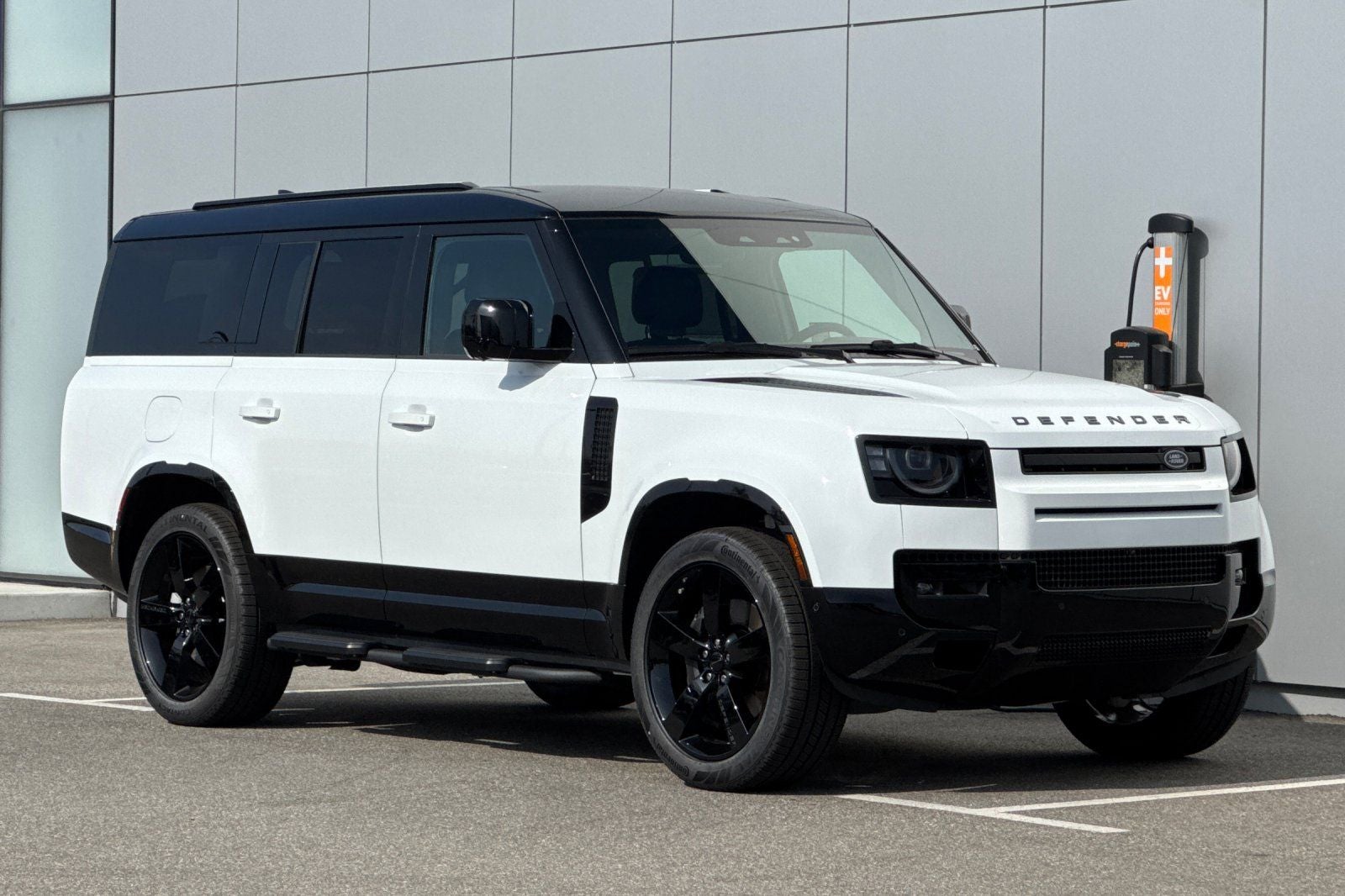 2026 Land Rover Defender 130 X-Dynamic SE
