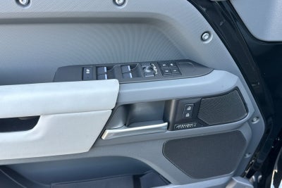2026 Land Rover Defender 130 X-Dynamic SE