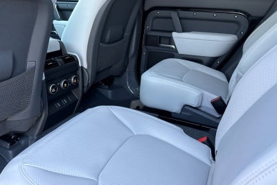 2026 Land Rover Defender 130 X-Dynamic SE