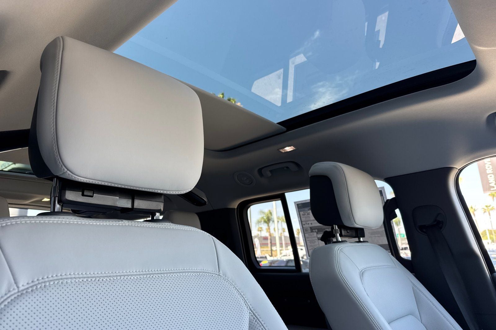 2026 Land Rover Defender 130 X-Dynamic SE