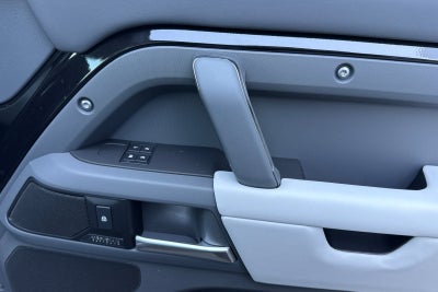 2026 Land Rover Defender 130 X-Dynamic SE