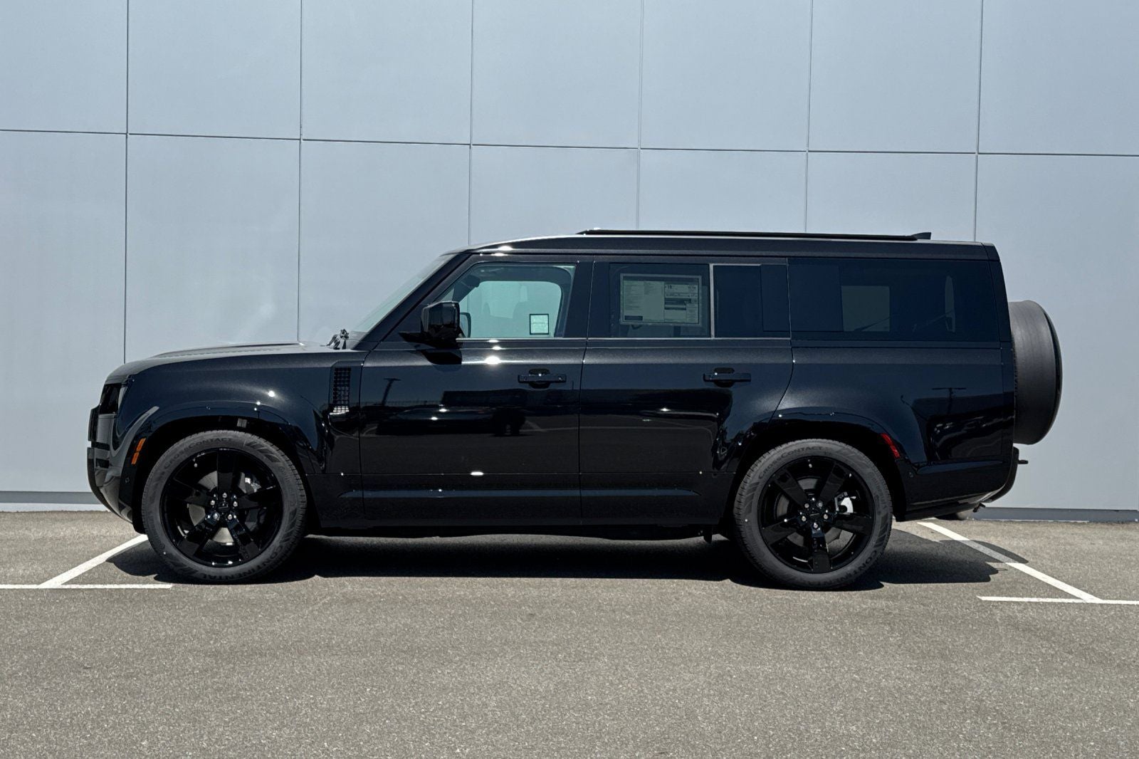 2026 Land Rover Defender 130 X-Dynamic SE