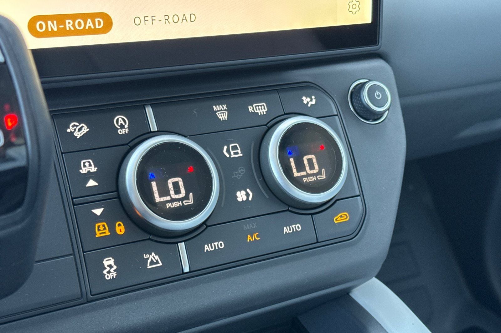 2026 Land Rover Defender 130 X-Dynamic SE