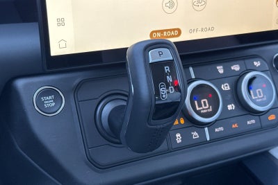 2026 Land Rover Defender 130 X-Dynamic SE