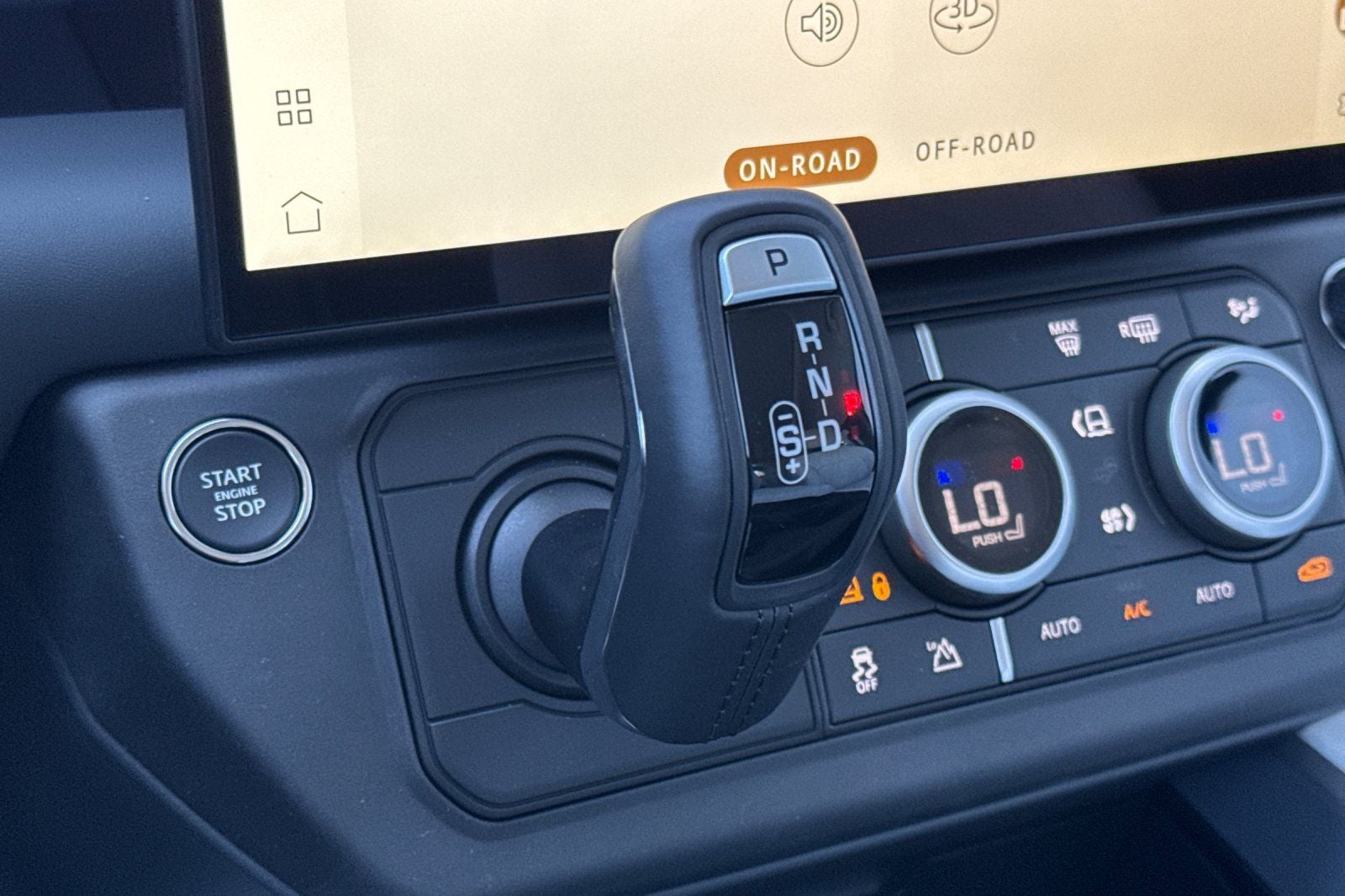 2026 Land Rover Defender 130 X-Dynamic SE
