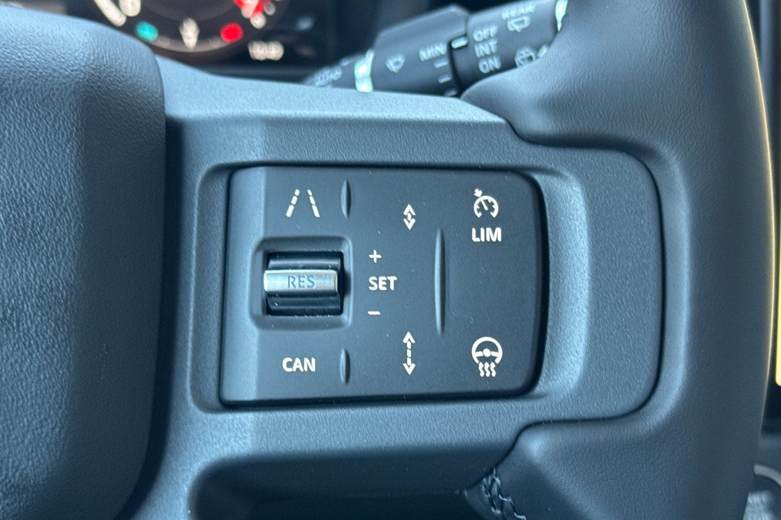 2026 Land Rover Defender 130 X-Dynamic SE