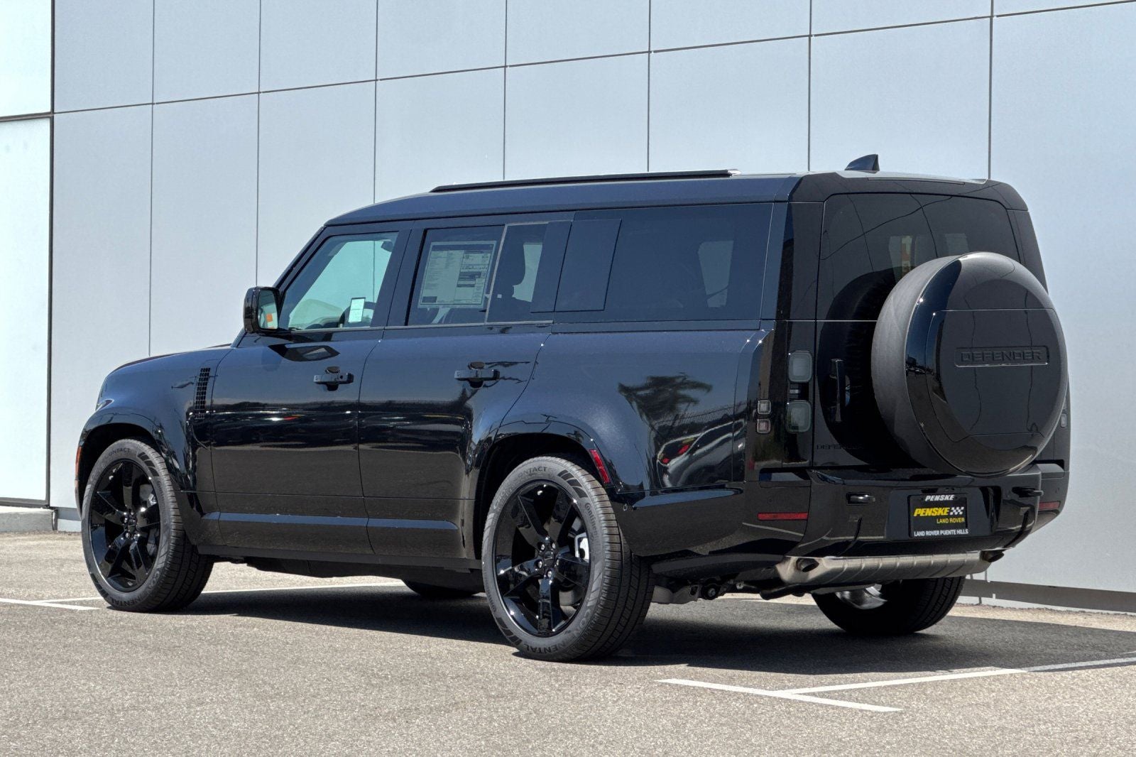 2026 Land Rover Defender 130 X-Dynamic SE