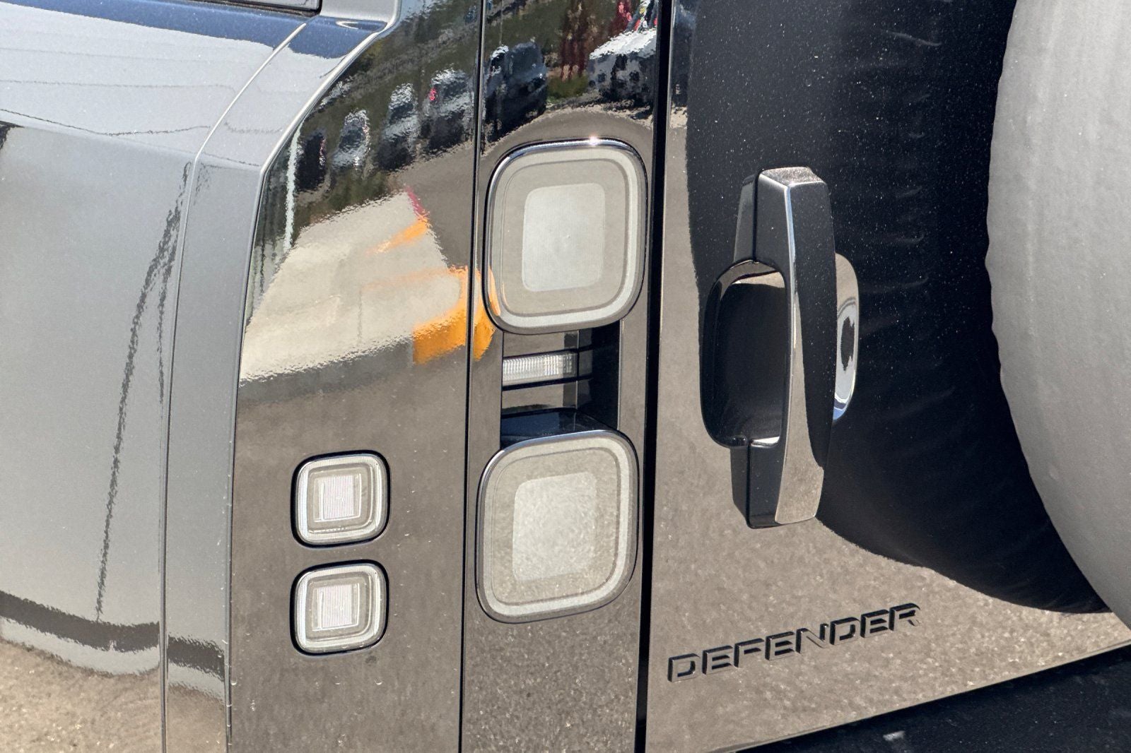 2026 Land Rover Defender 130 X-Dynamic SE