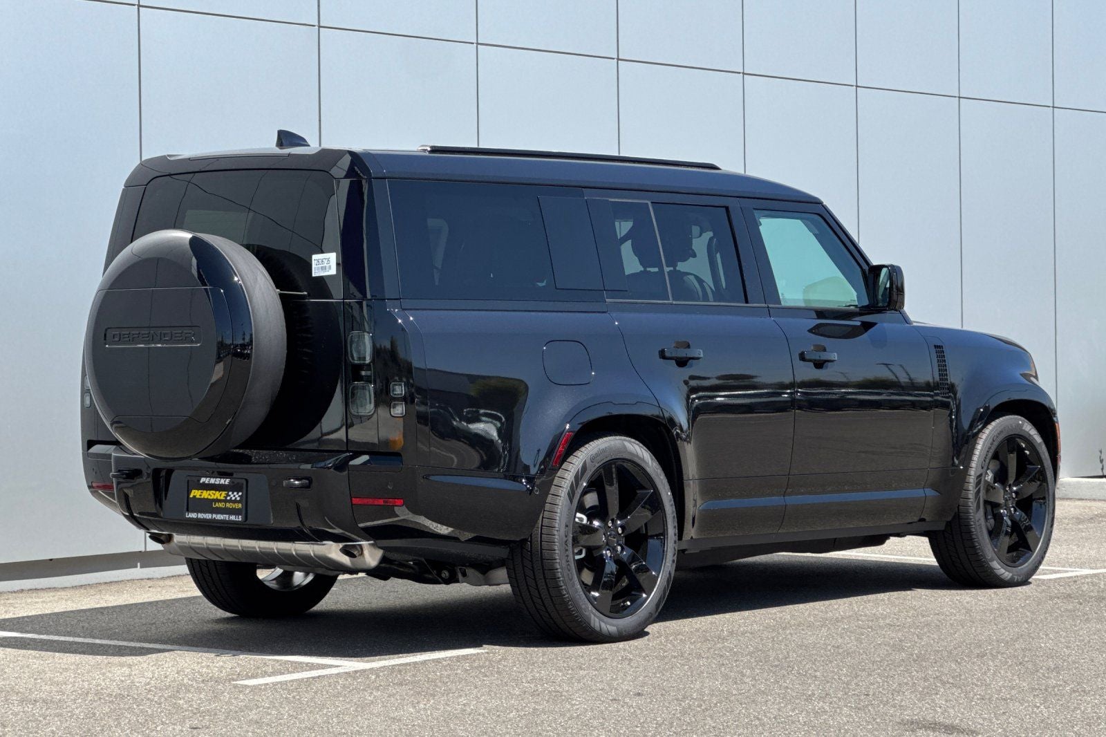 2026 Land Rover Defender 130 X-Dynamic SE