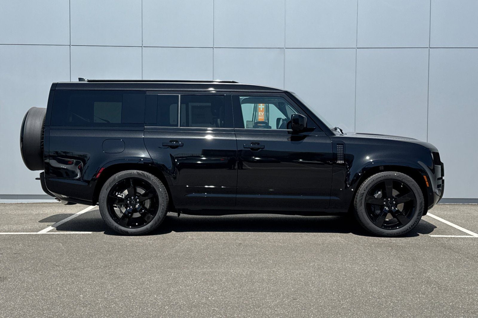 2026 Land Rover Defender 130 X-Dynamic SE