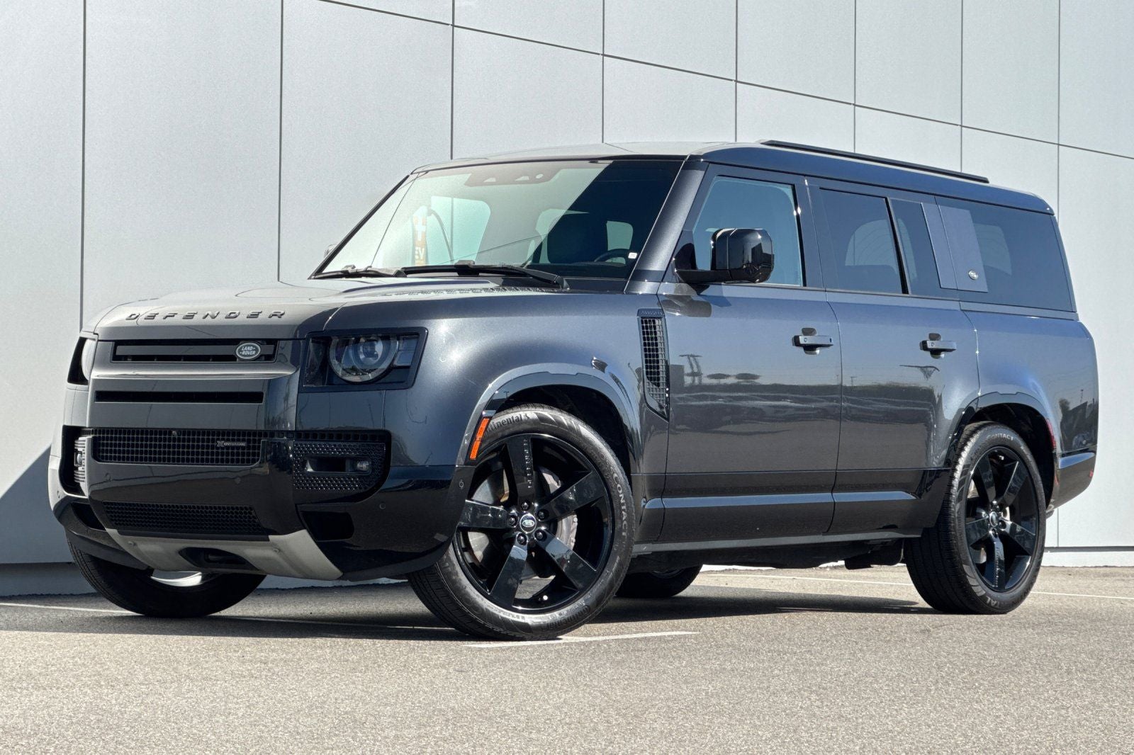 2023 Land Rover Defender 130 X-Dynamic SE