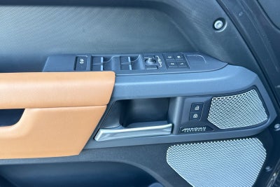 2023 Land Rover Defender 130 X-Dynamic SE