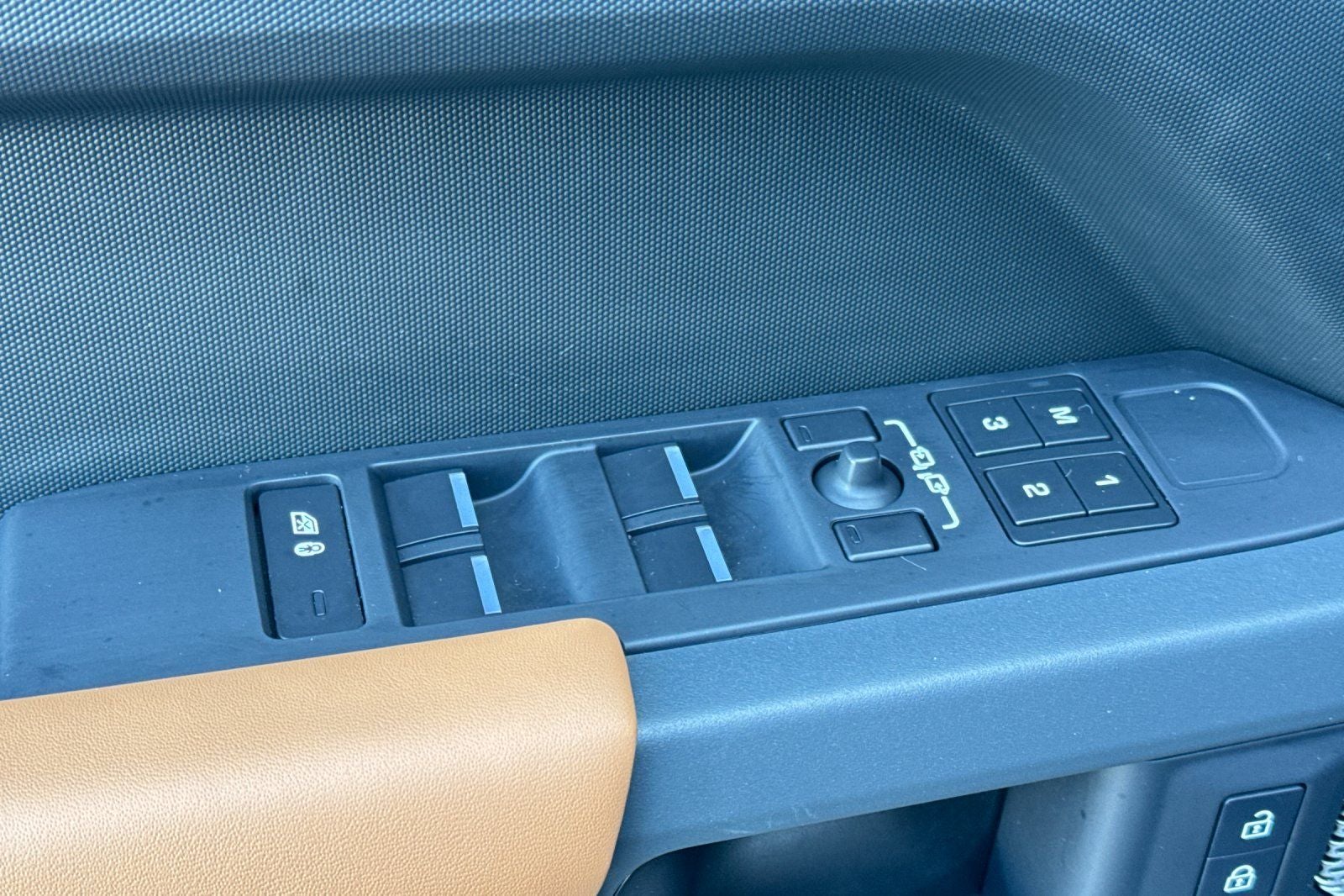 2023 Land Rover Defender 130 X-Dynamic SE