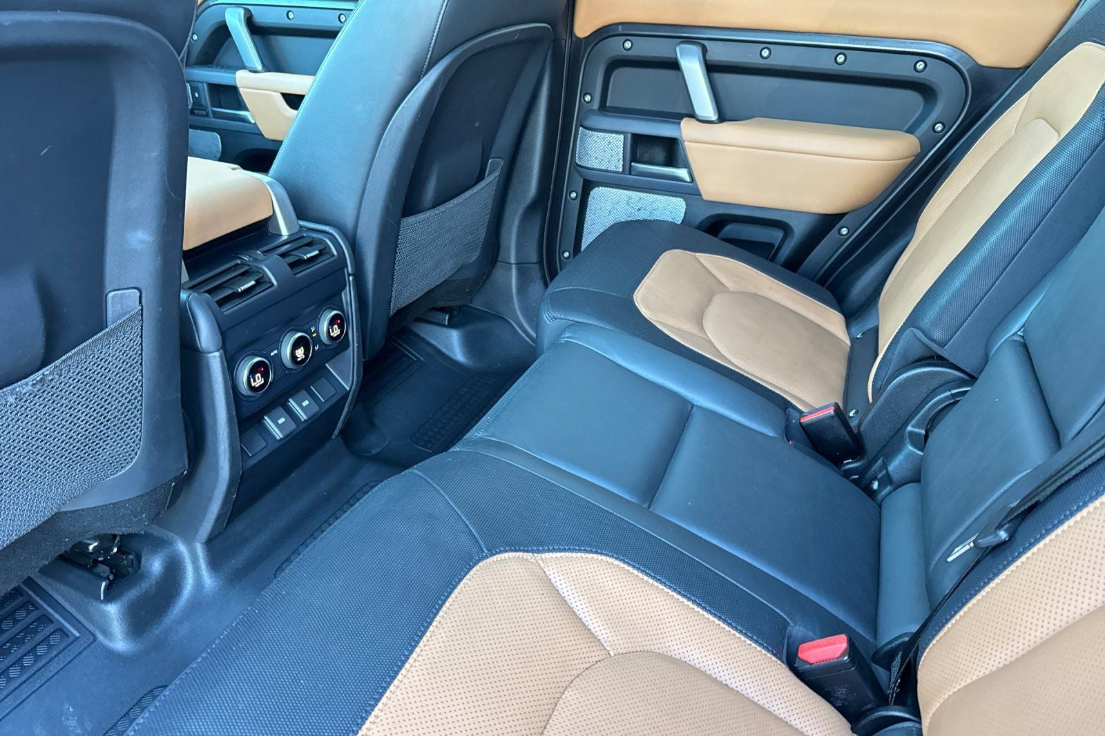 2023 Land Rover Defender 130 X-Dynamic SE