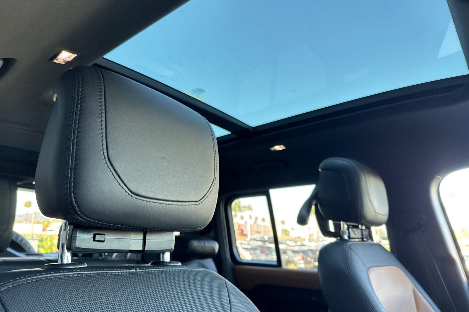 2023 Land Rover Defender 130 X-Dynamic SE