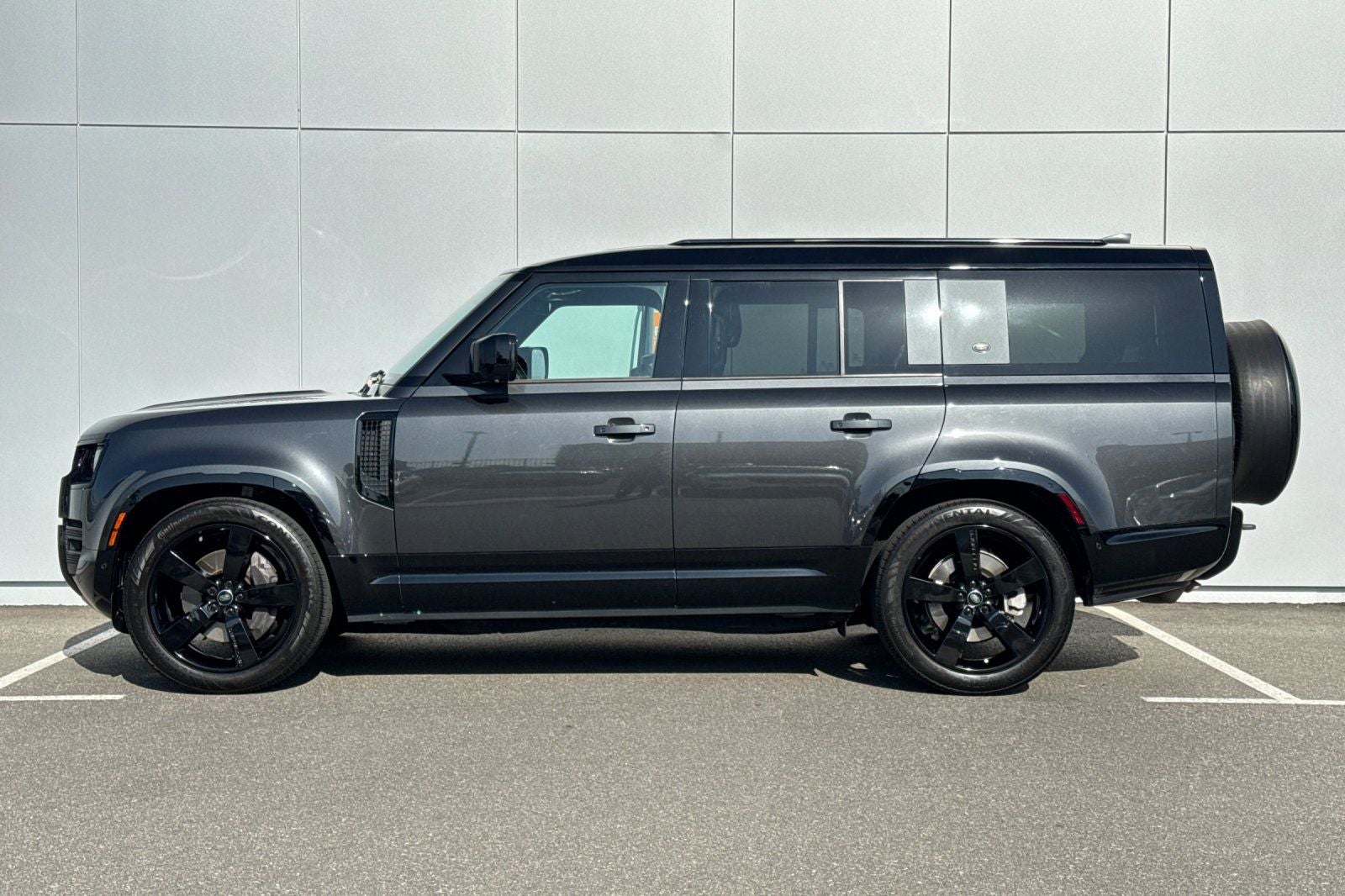 2023 Land Rover Defender 130 X-Dynamic SE