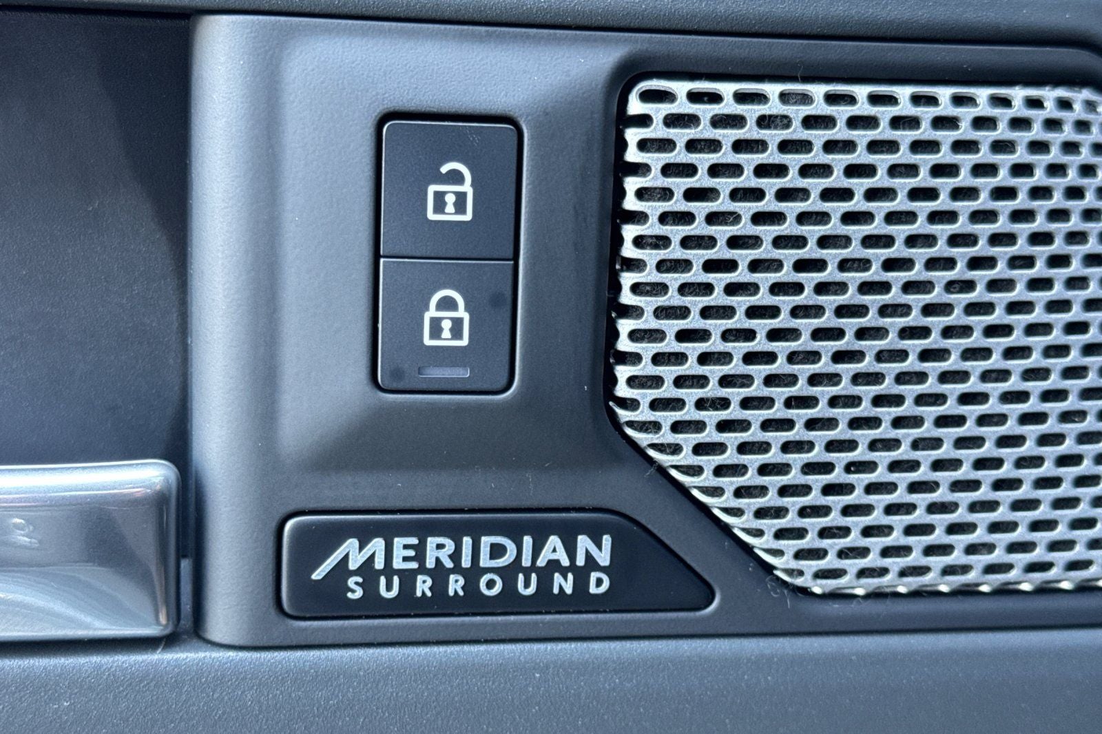 2023 Land Rover Defender 130 X-Dynamic SE