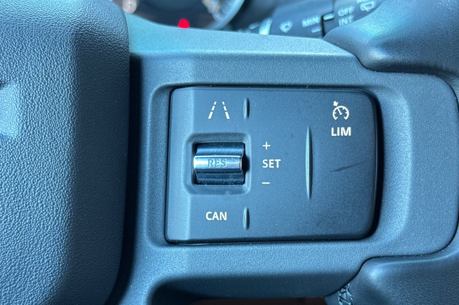 2023 Land Rover Defender 130 X-Dynamic SE