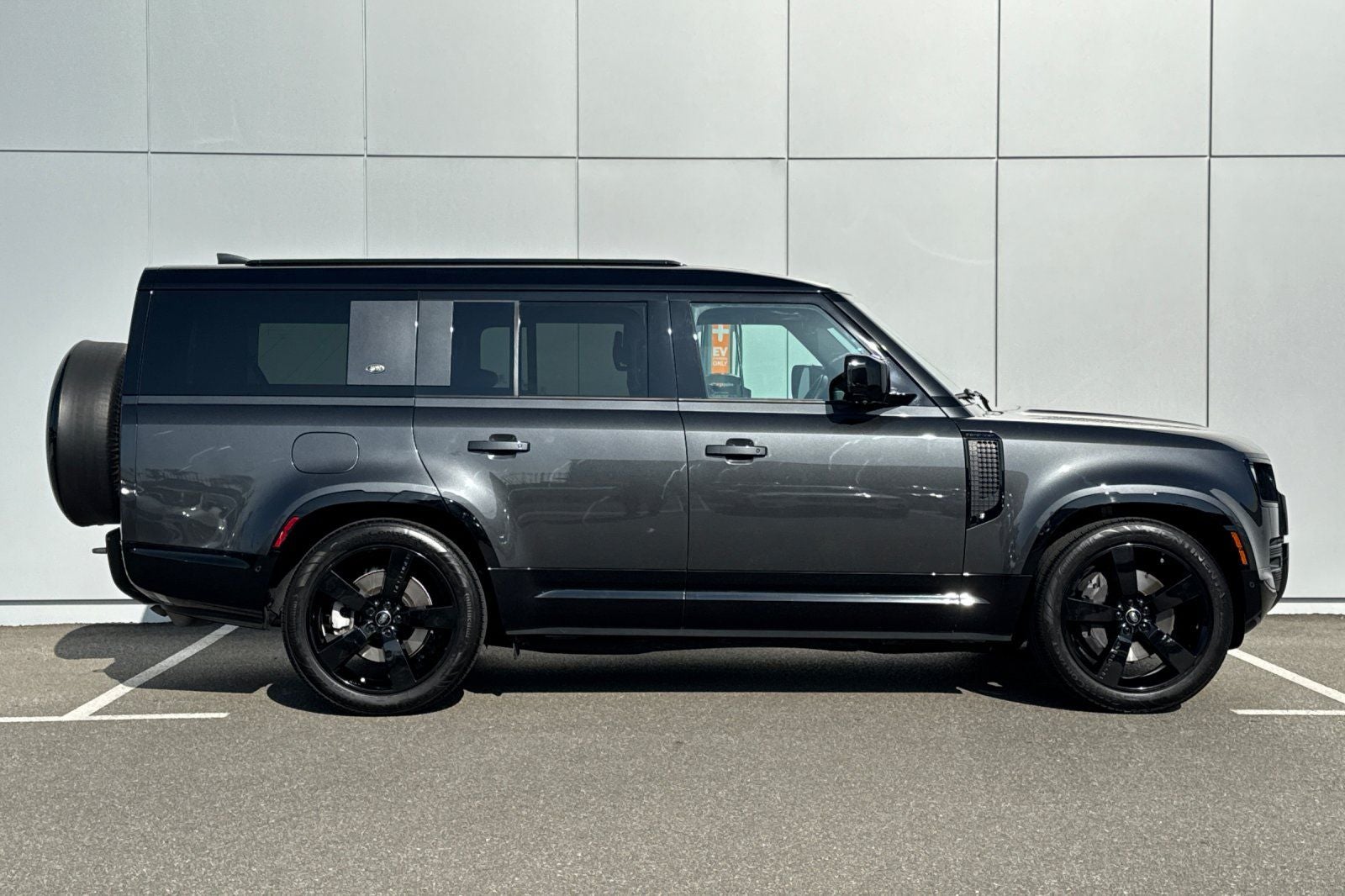 2023 Land Rover Defender 130 X-Dynamic SE
