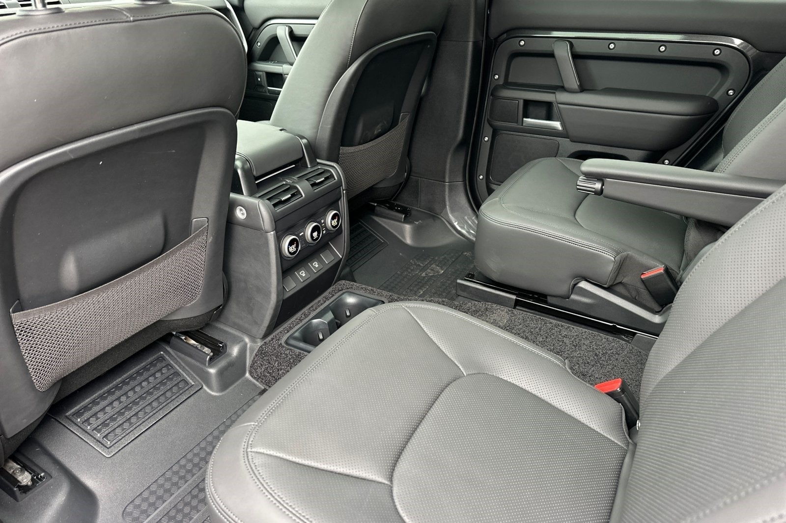 2025 Land Rover Defender 130 X-Dynamic SE