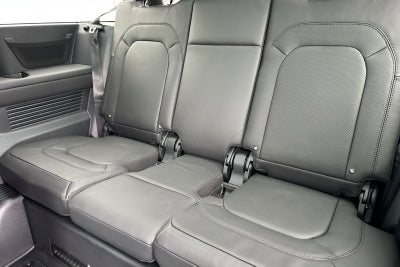 2025 Land Rover Defender 130 X-Dynamic SE