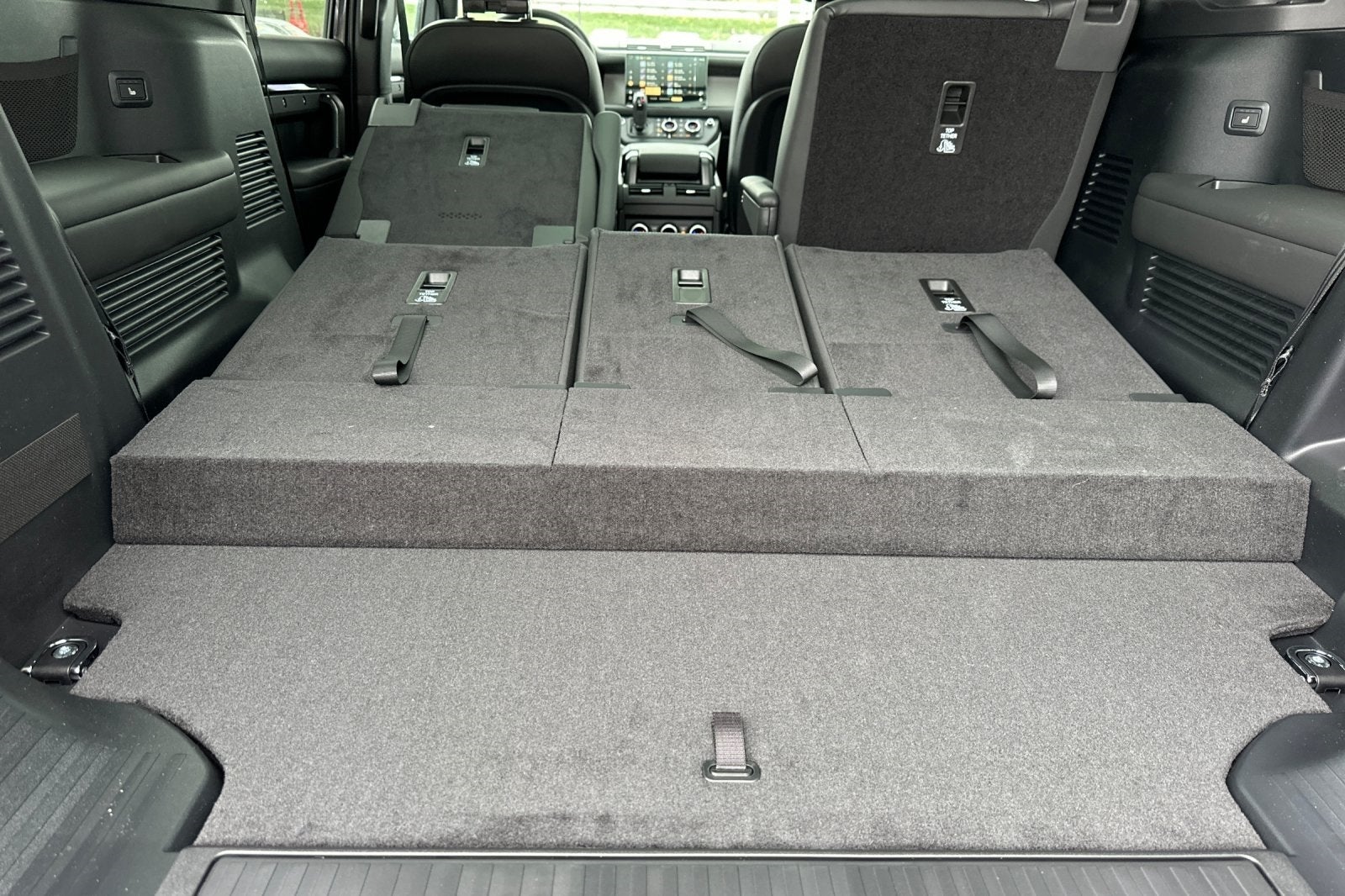 2025 Land Rover Defender 130 X-Dynamic SE