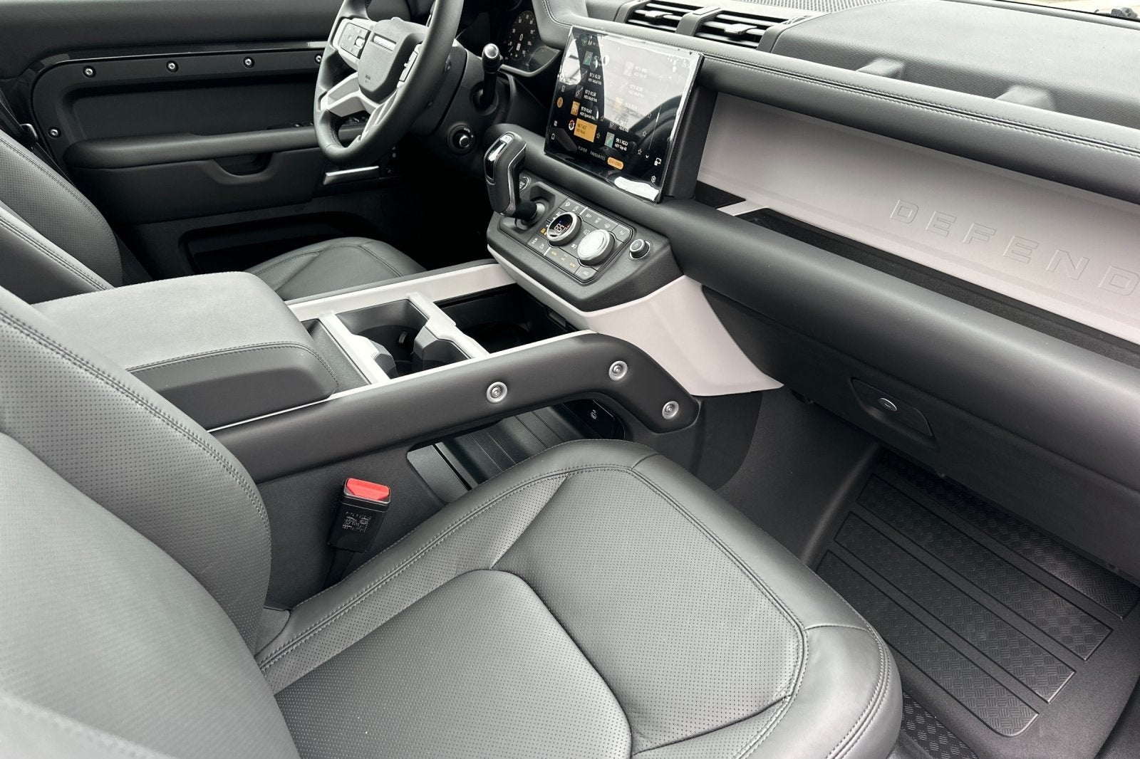 2025 Land Rover Defender 130 X-Dynamic SE