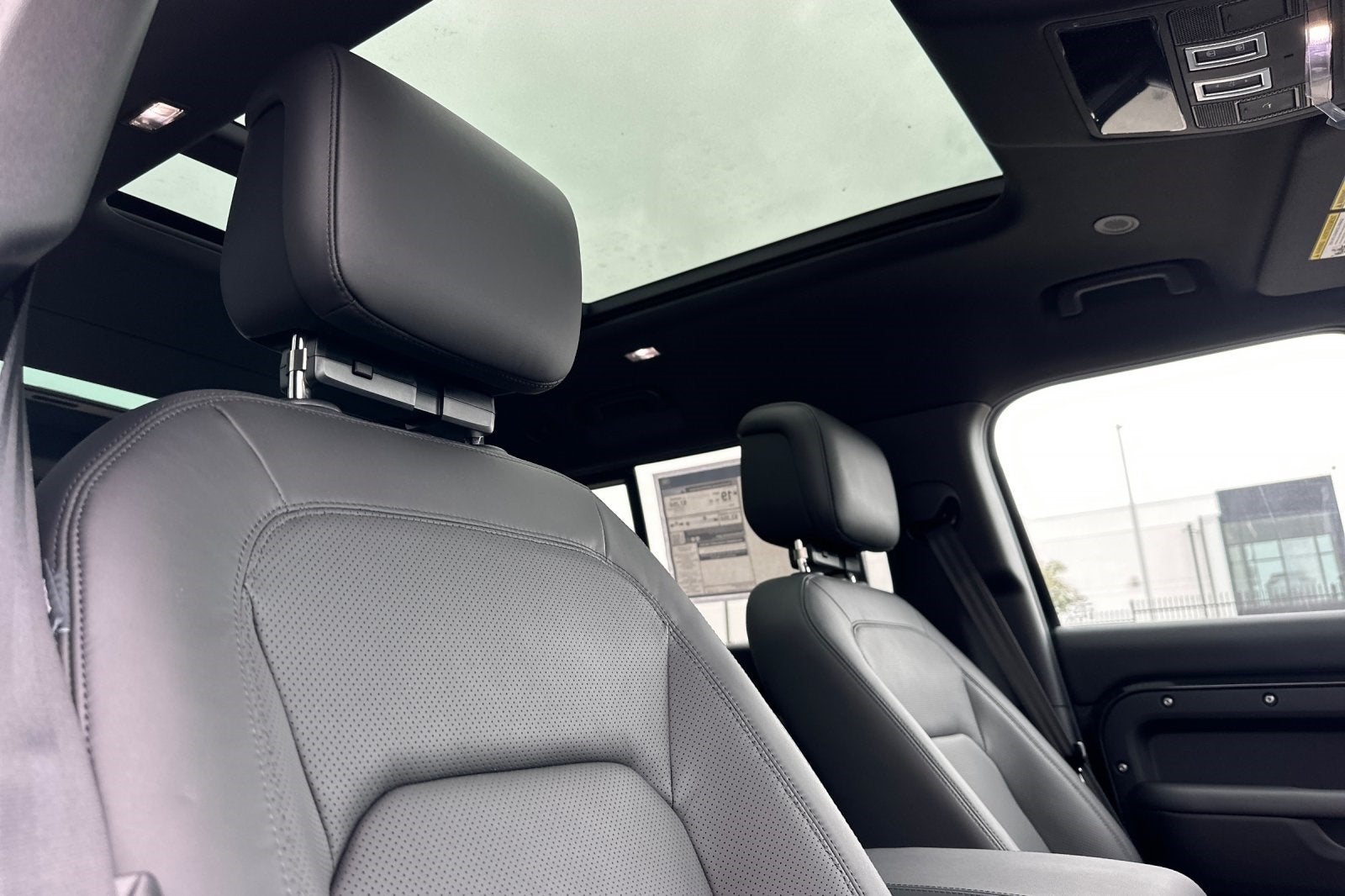 2025 Land Rover Defender 130 X-Dynamic SE