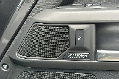 2025 Land Rover Defender 130 X-Dynamic SE