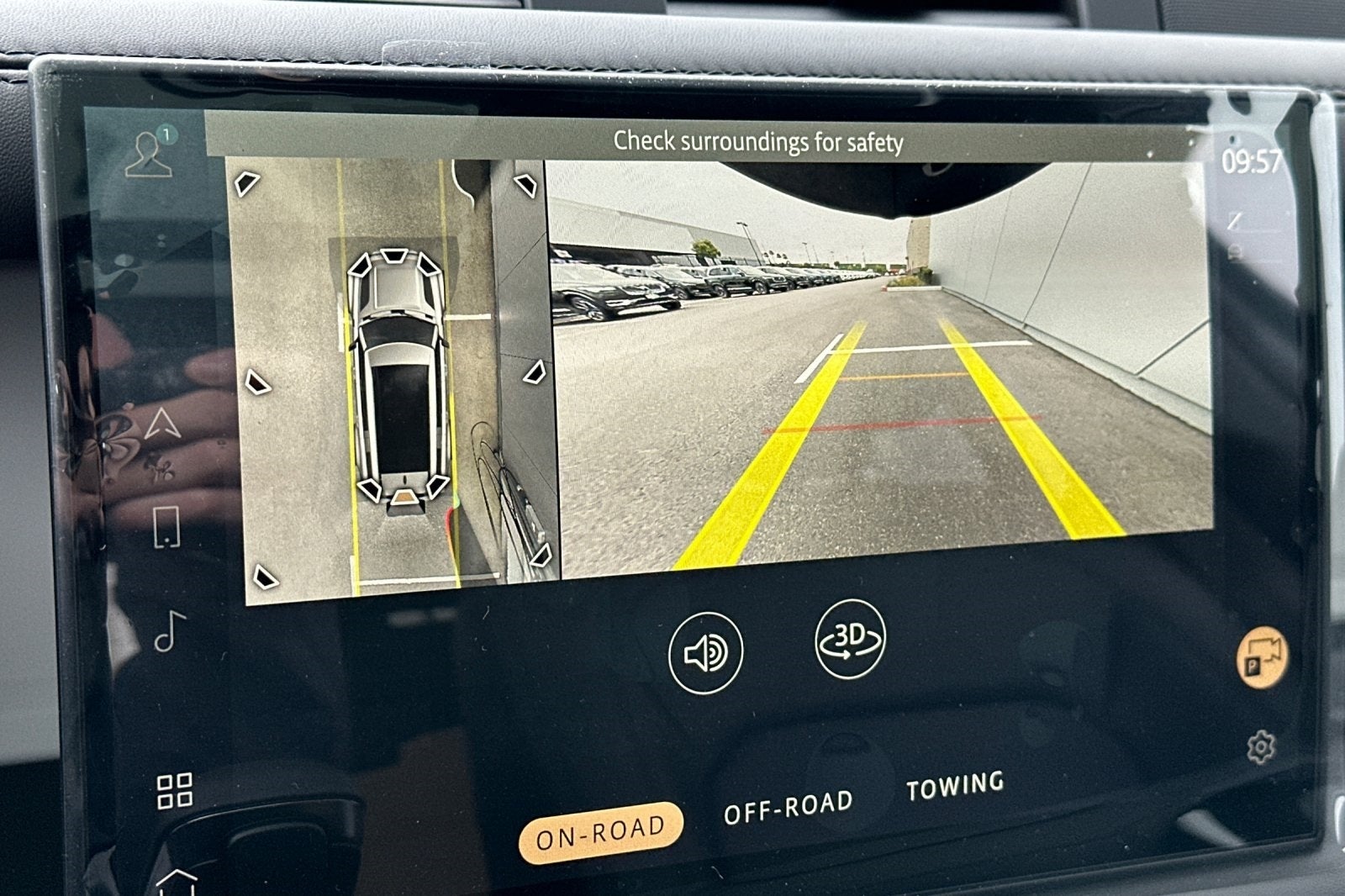 2025 Land Rover Defender 130 X-Dynamic SE