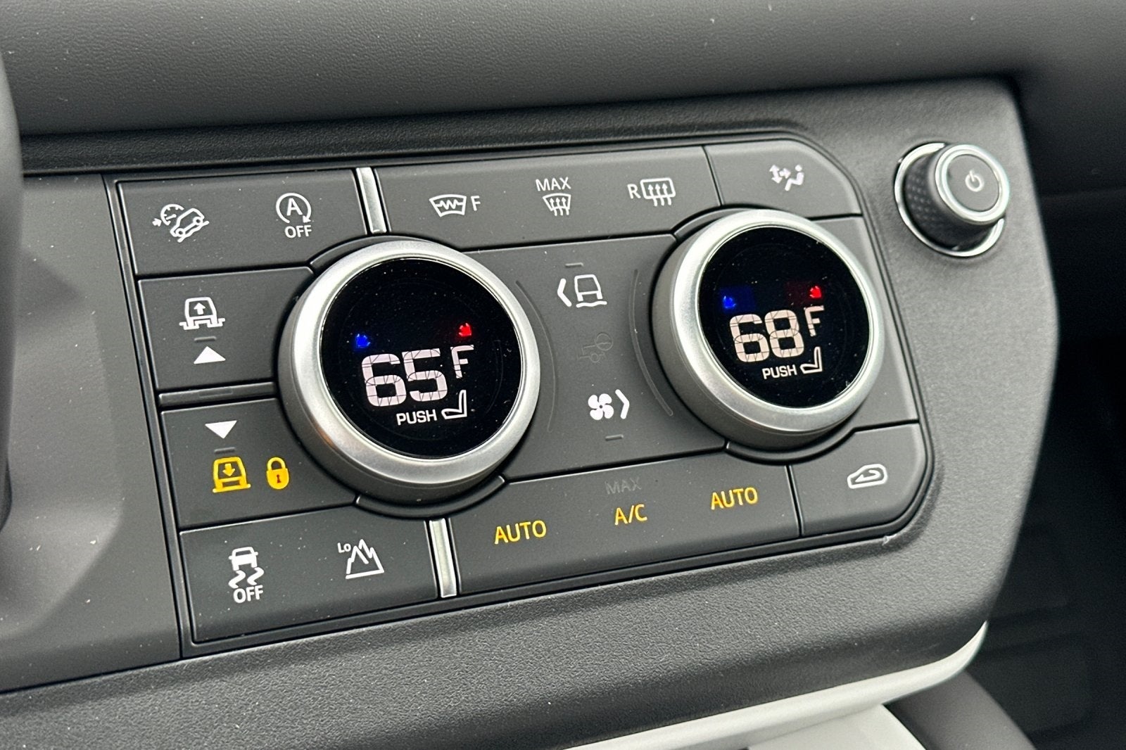 2025 Land Rover Defender 130 X-Dynamic SE