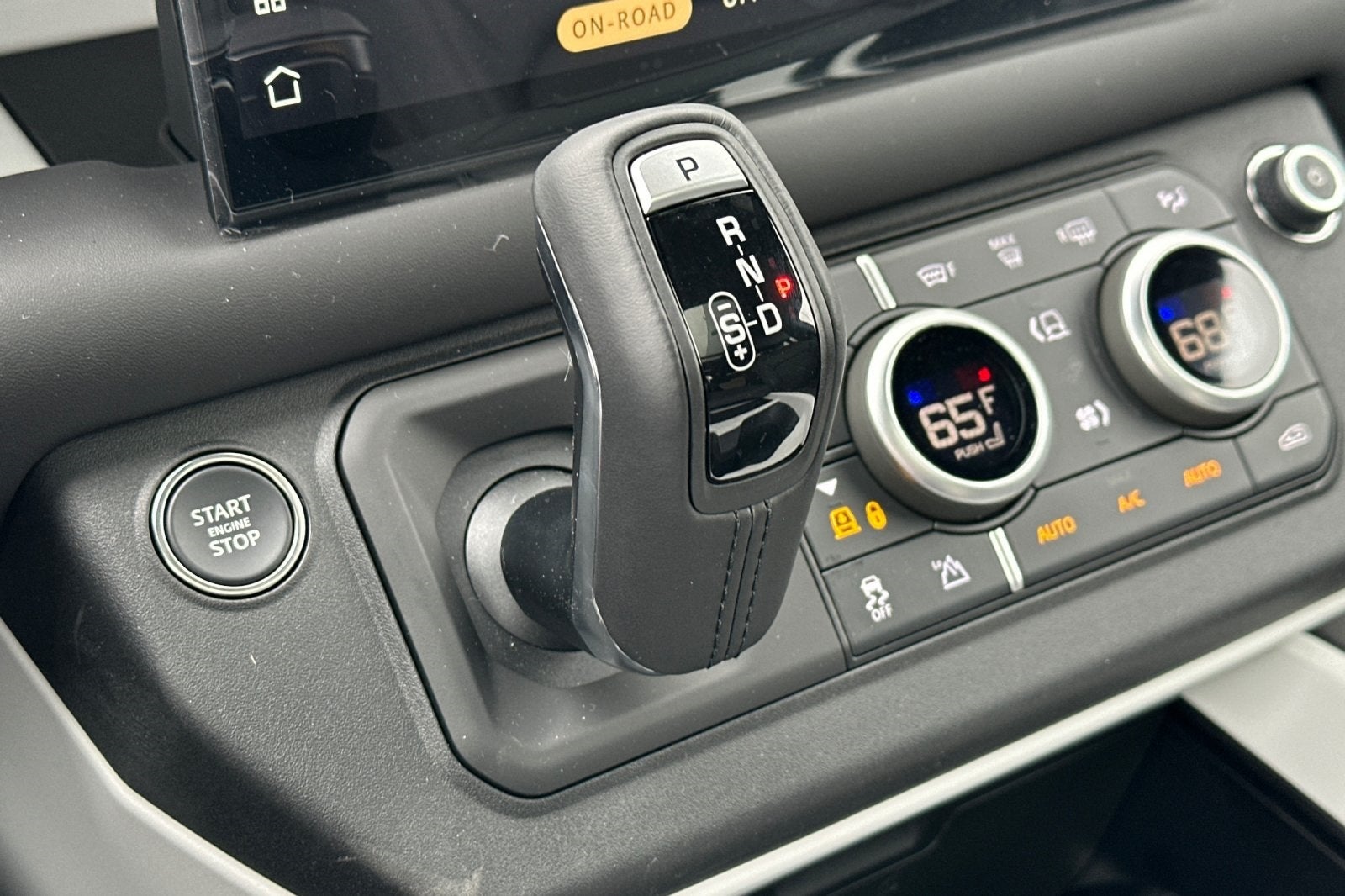 2025 Land Rover Defender 130 X-Dynamic SE