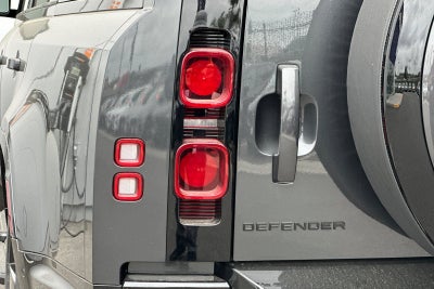 2025 Land Rover Defender 130 X-Dynamic SE