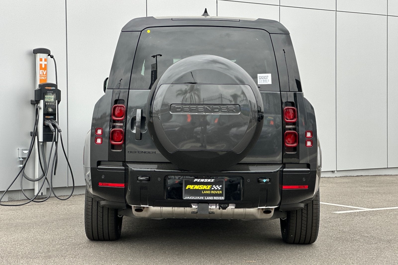 2025 Land Rover Defender 130 X-Dynamic SE