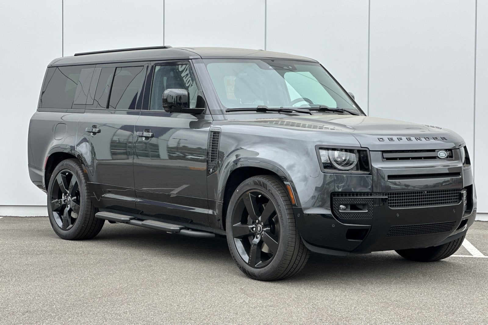 2025 Land Rover Defender 130 X-Dynamic SE