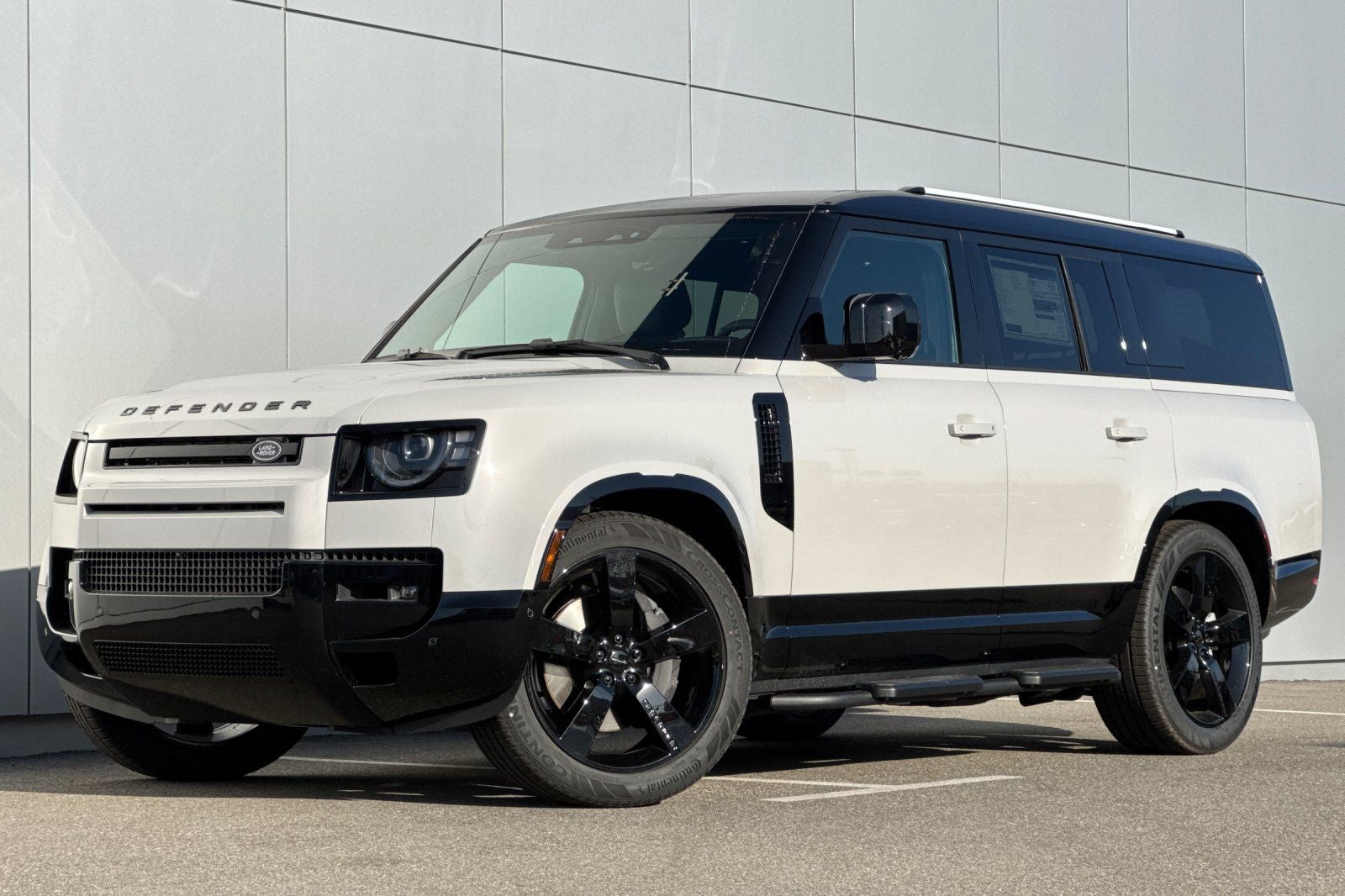 2026 Land Rover Defender 130 X-Dynamic SE