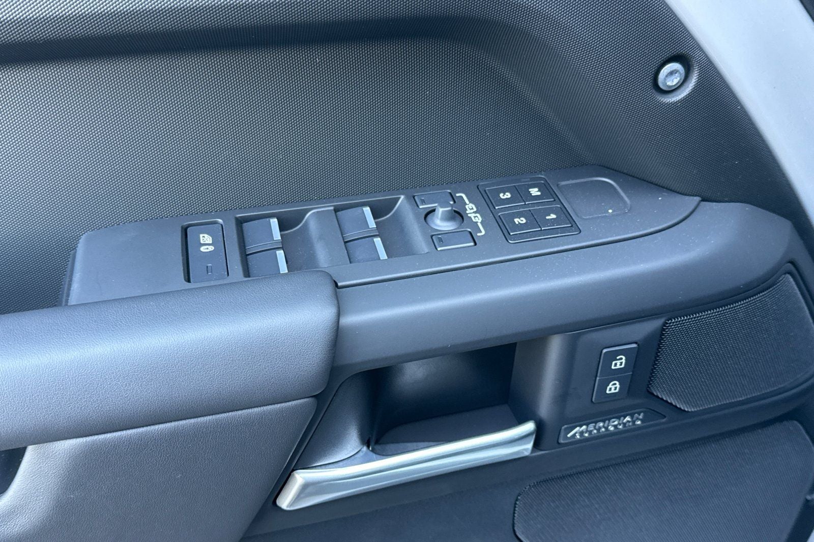 2026 Land Rover Defender 130 X-Dynamic SE