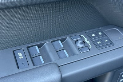 2026 Land Rover Defender 130 X-Dynamic SE