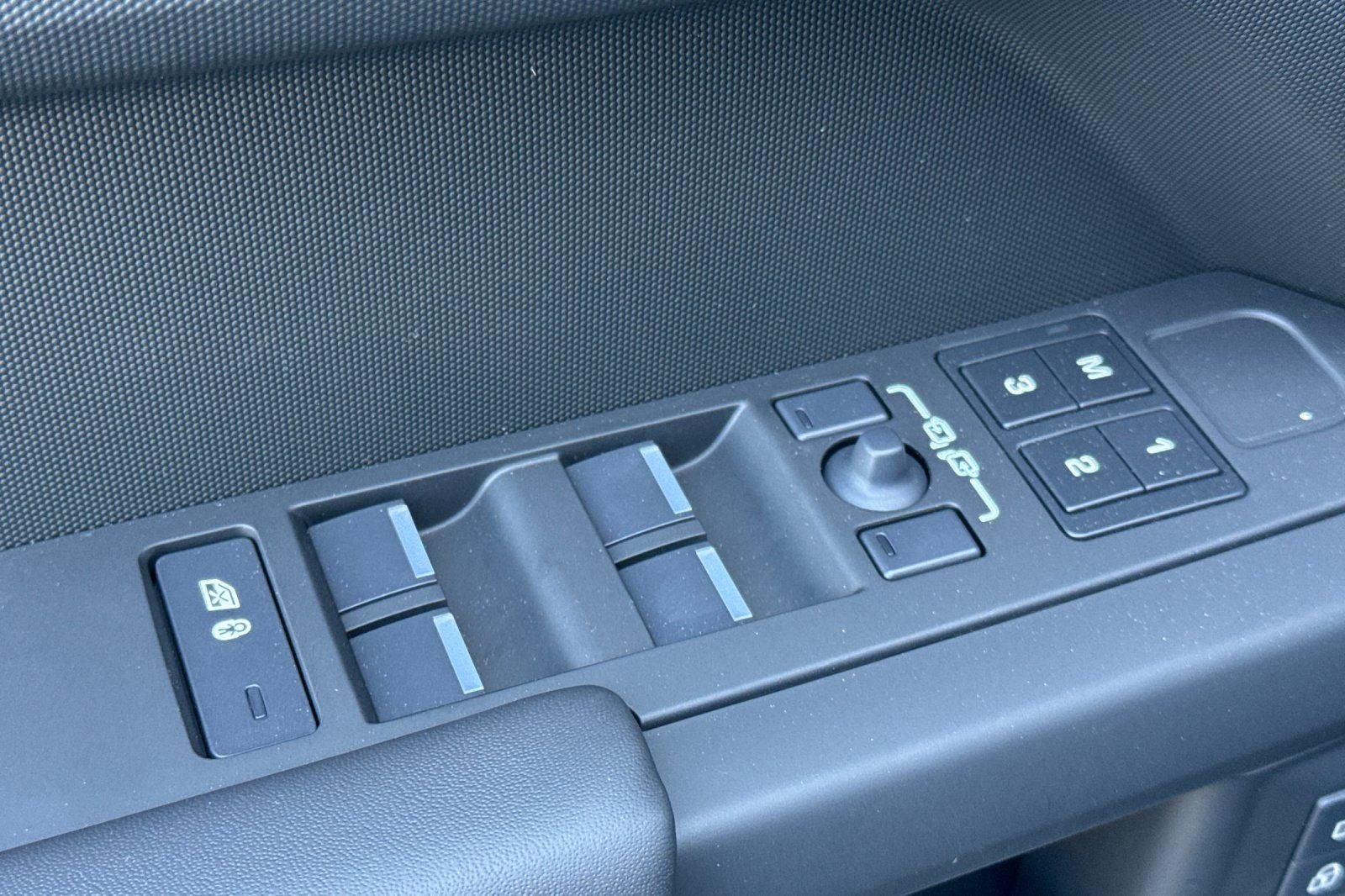 2026 Land Rover Defender 130 X-Dynamic SE