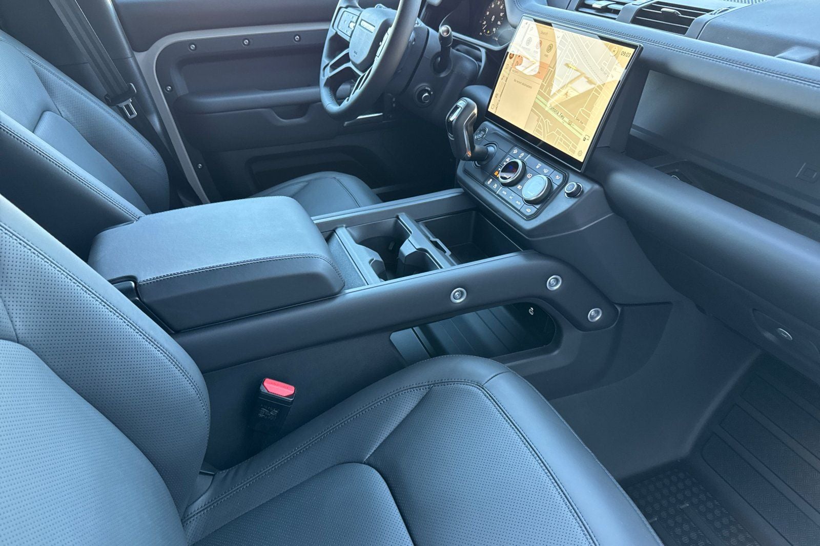 2026 Land Rover Defender 130 X-Dynamic SE