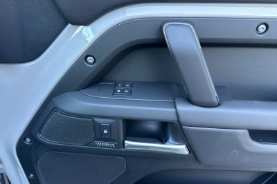 2026 Land Rover Defender 130 X-Dynamic SE