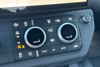 2026 Land Rover Defender 130 X-Dynamic SE