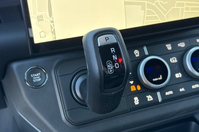 2026 Land Rover Defender 130 X-Dynamic SE