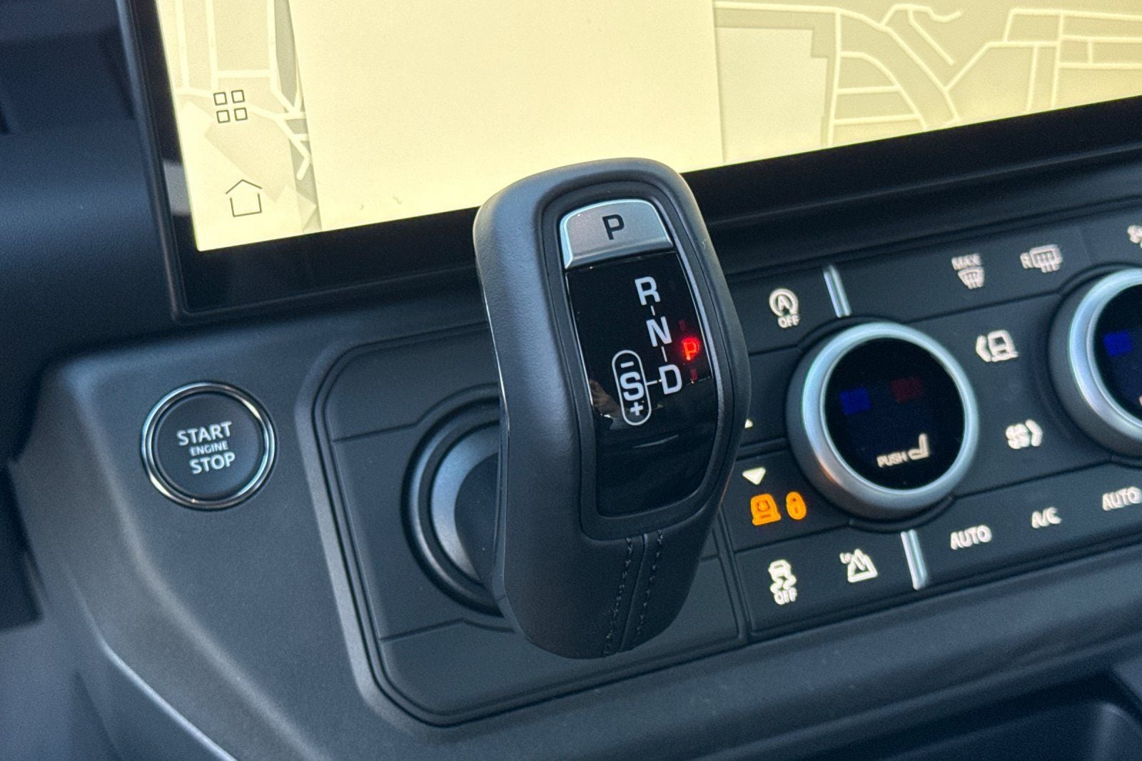 2026 Land Rover Defender 130 X-Dynamic SE