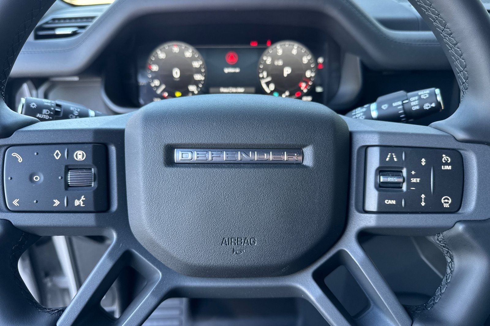 2026 Land Rover Defender 130 X-Dynamic SE