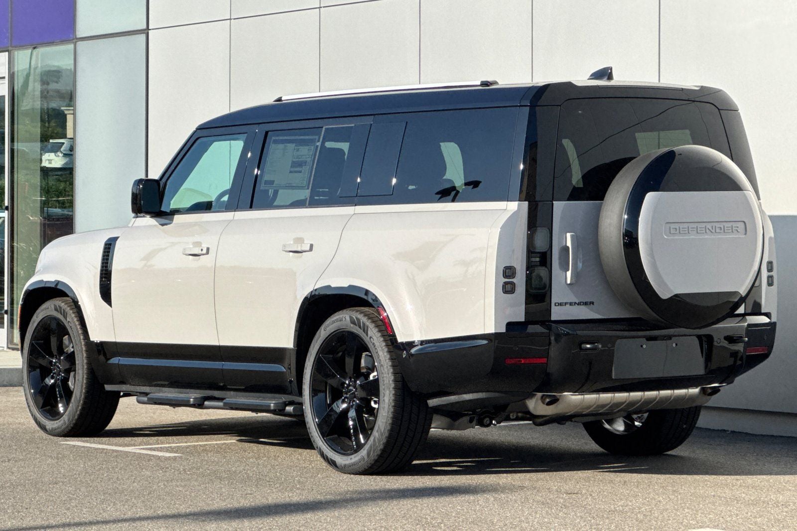 2026 Land Rover Defender 130 X-Dynamic SE