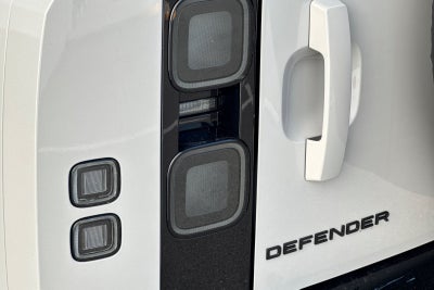 2026 Land Rover Defender 130 X-Dynamic SE