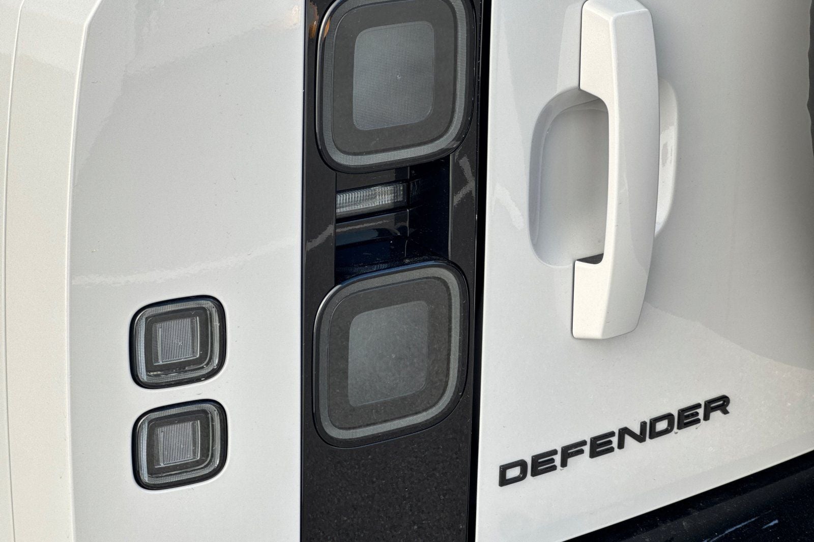 2026 Land Rover Defender 130 X-Dynamic SE